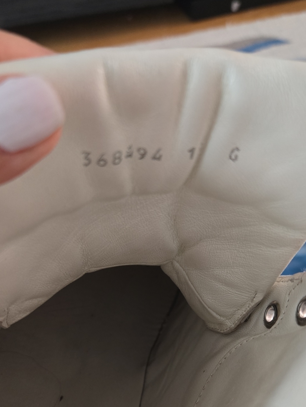 Gucci High-Top Leather Sneakers in Off-White with Red & Green Accents - Picture 4 of 8